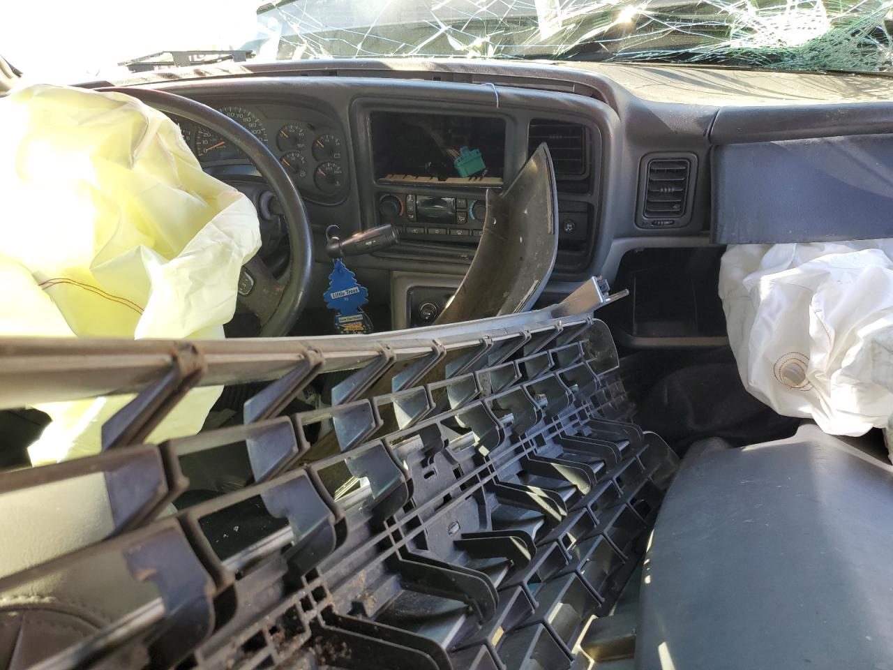 2004 Chevrolet Tahoe - Image 8