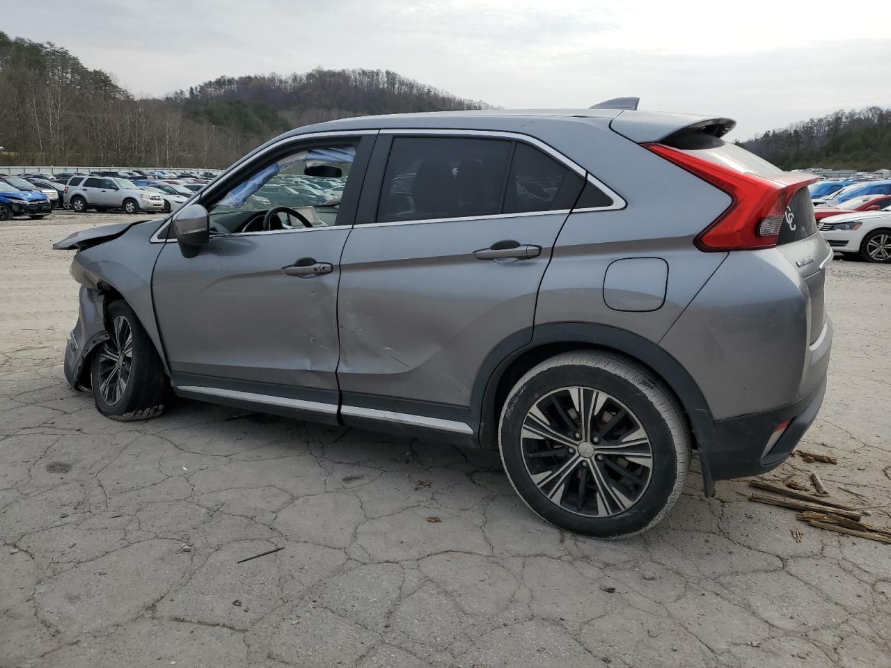 MITSUBISHI ECLIPSE 2018 JA4AT5AAXJZ037984 Photo 2