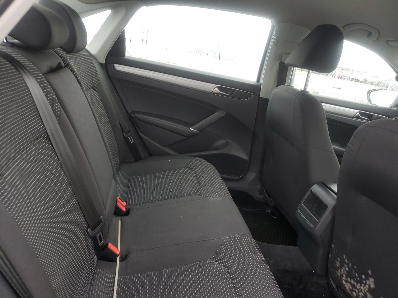 2018 Volkswagen Passat - Image 10
