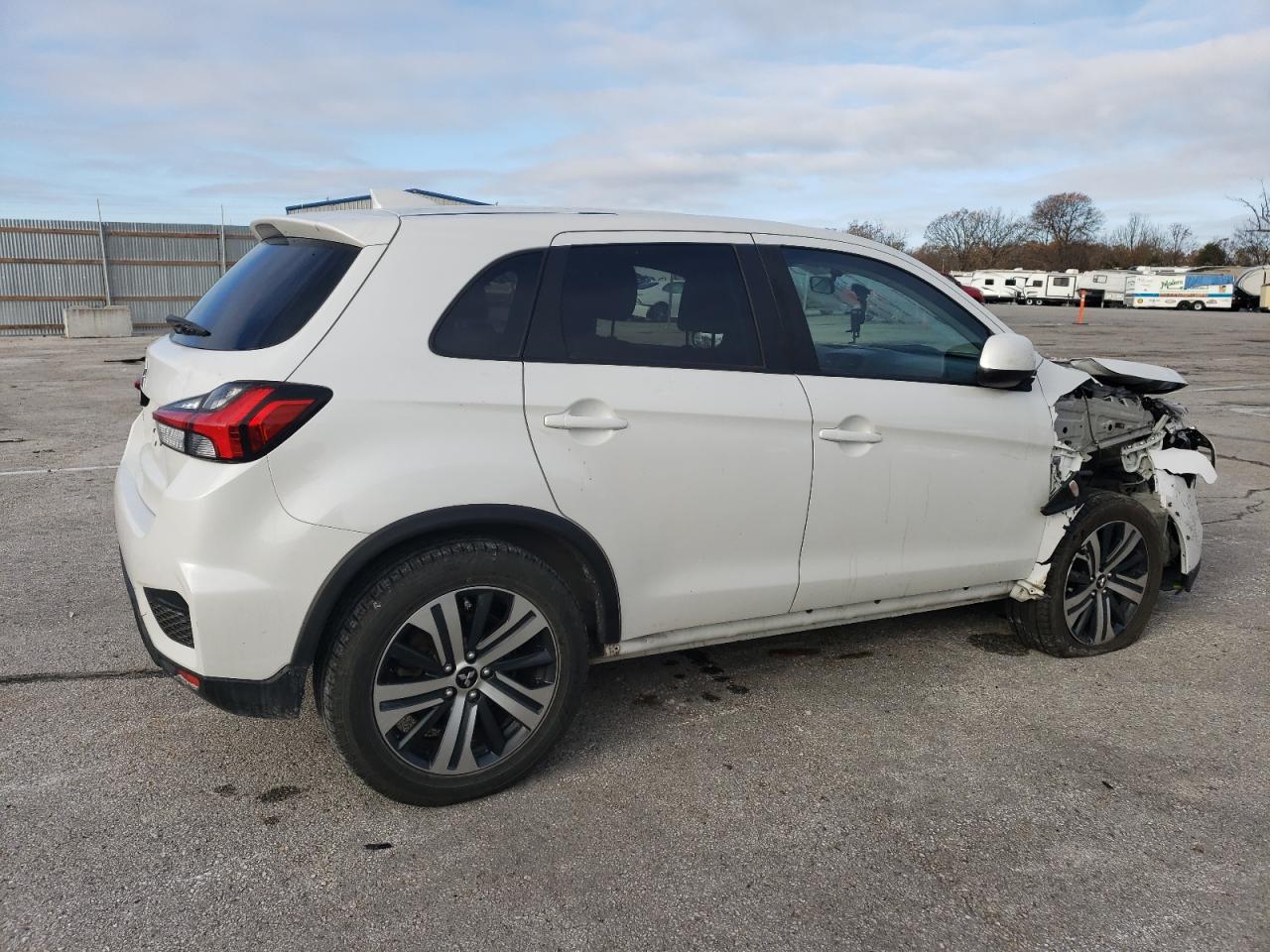 2020 Mitsubishi Outlander - Image 3