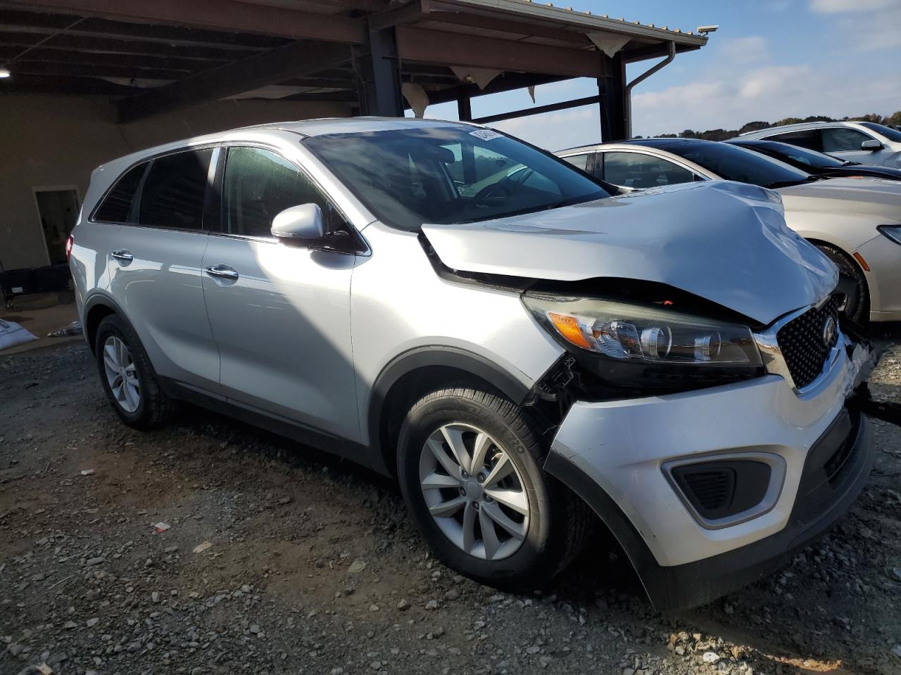 VIN 5XYPG4A33HG277581 2017 KIA SORENTO no.4