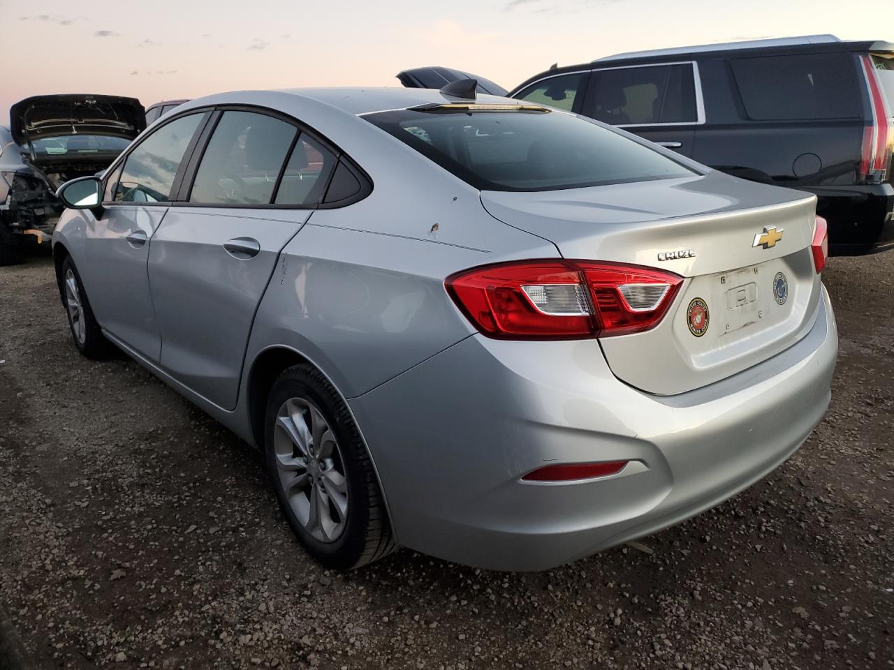 2019 Chevrolet Cruze - Image 2