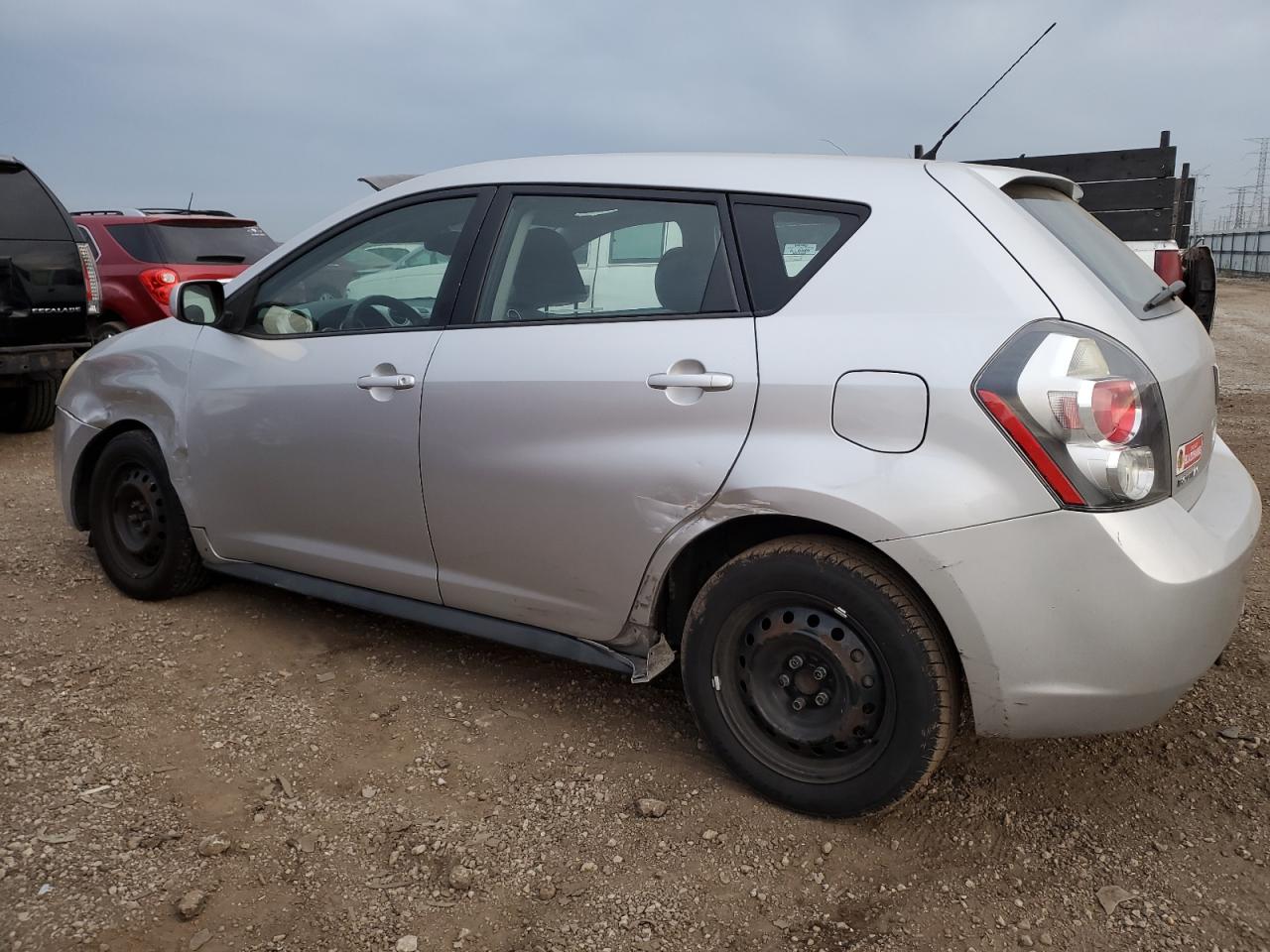 2010 Pontiac Vibe - Image 2