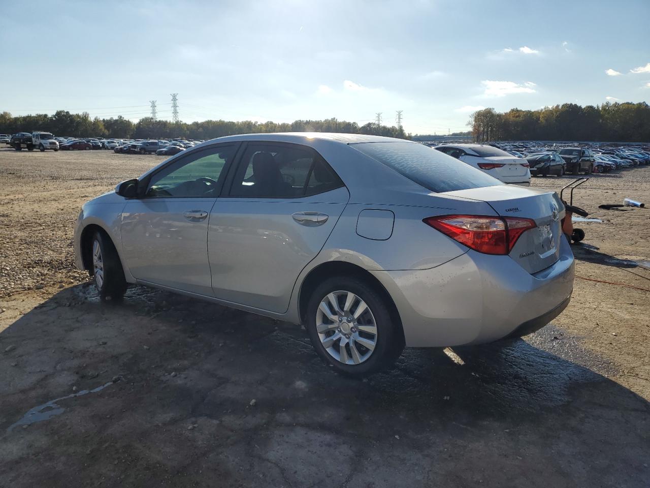 VIN 2T1BURHE0JC964719 2018 TOYOTA COROLLA no.2