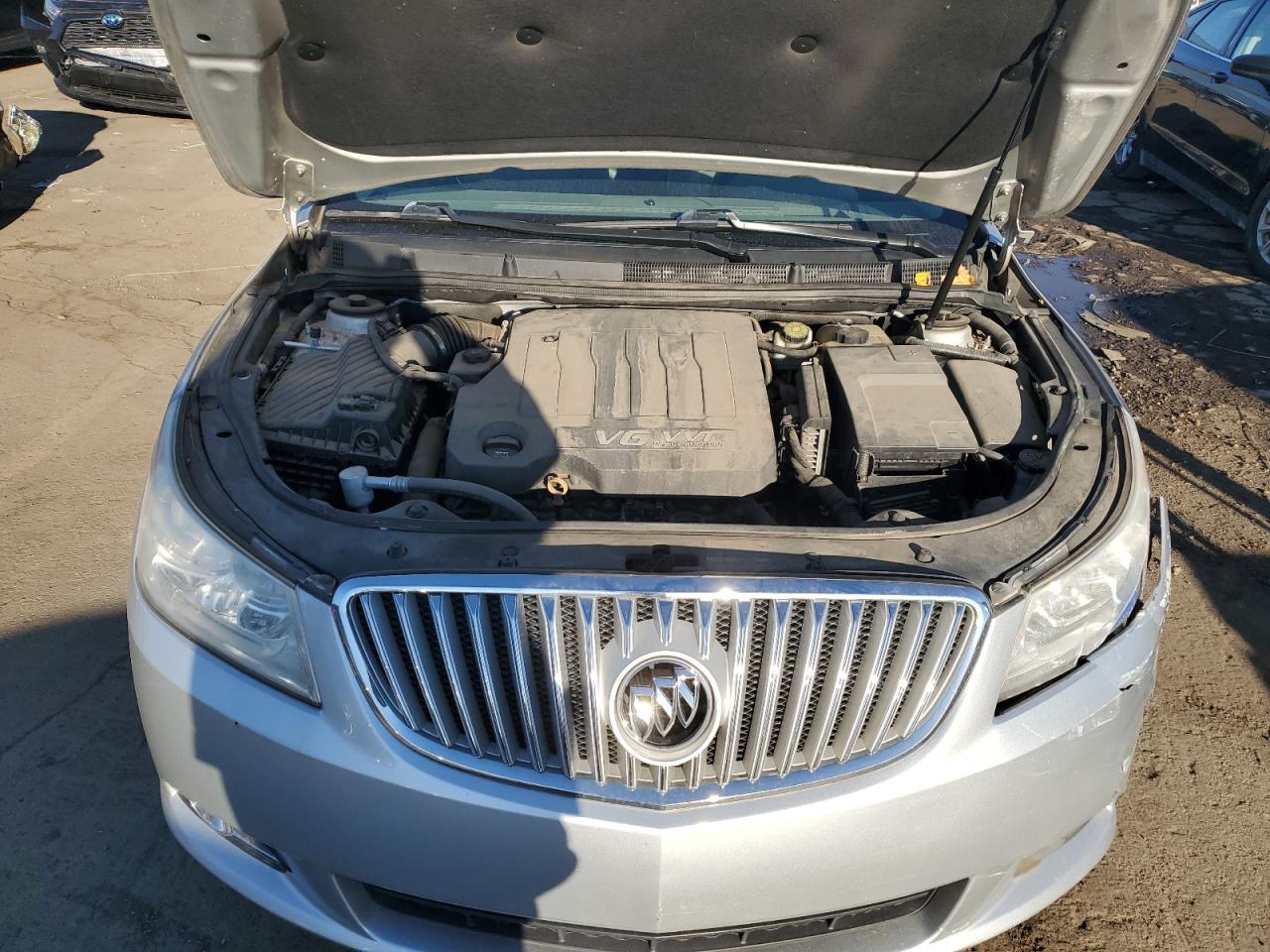 2010 Buick LaCrosse - Image 11