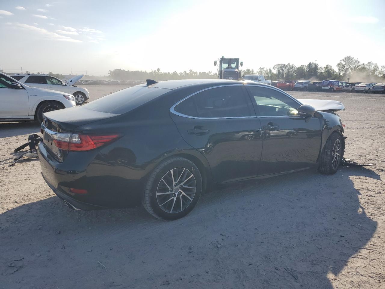 2017 Lexus ES - Image 3