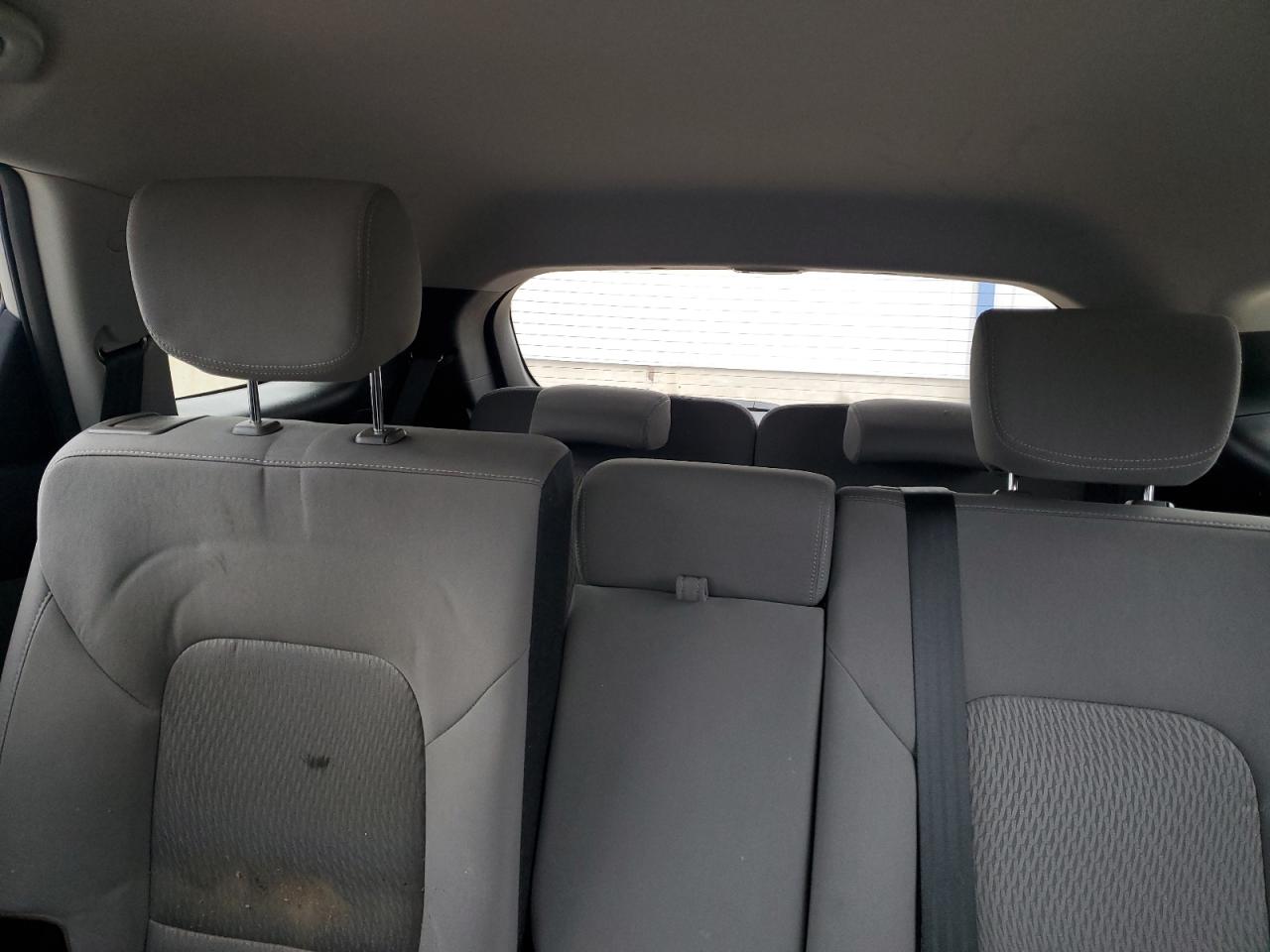2017 Hyundai Santa Fe - Image 10