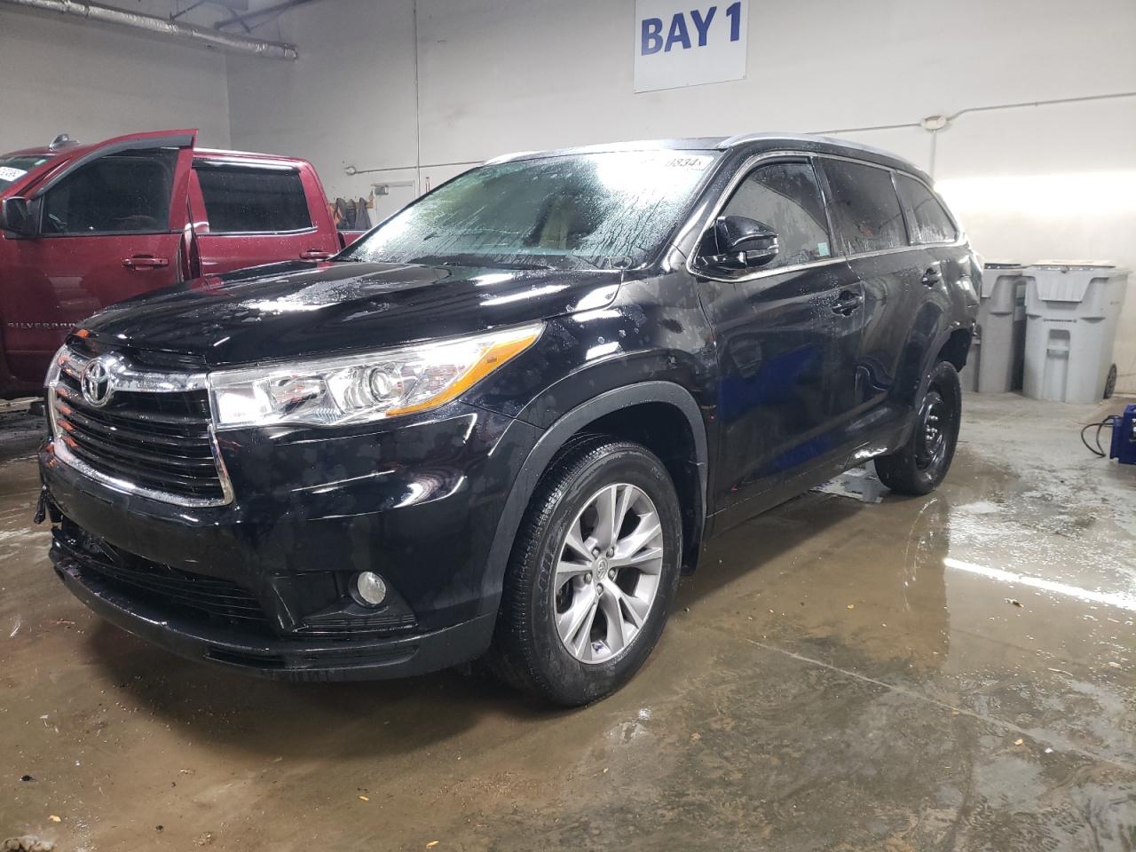 5TDJKRFH0FS138157 2015 TOYOTA HIGHLANDER - Image 1