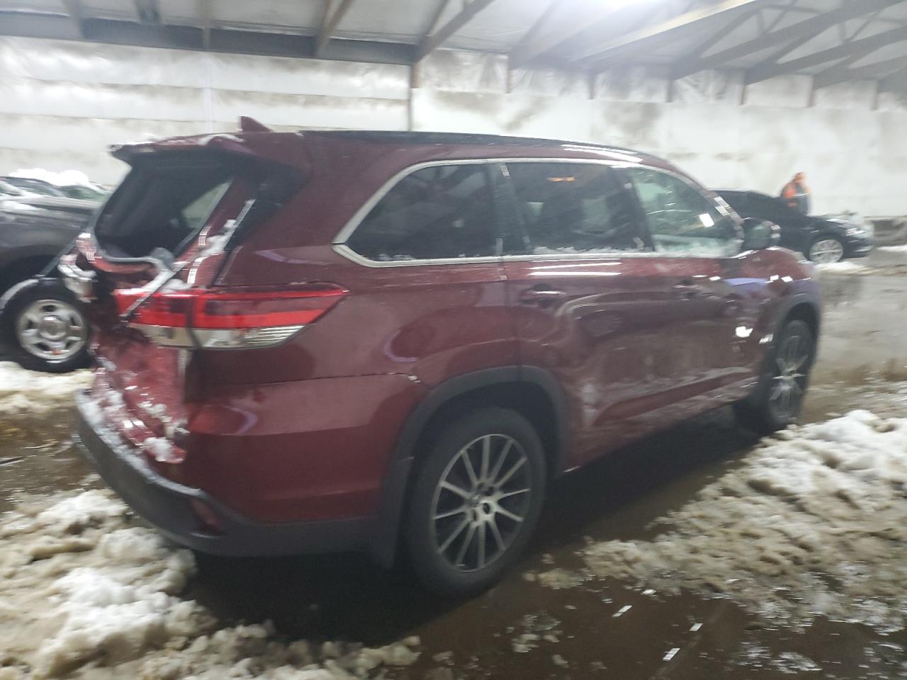 2017 Toyota Highlander - Image 3