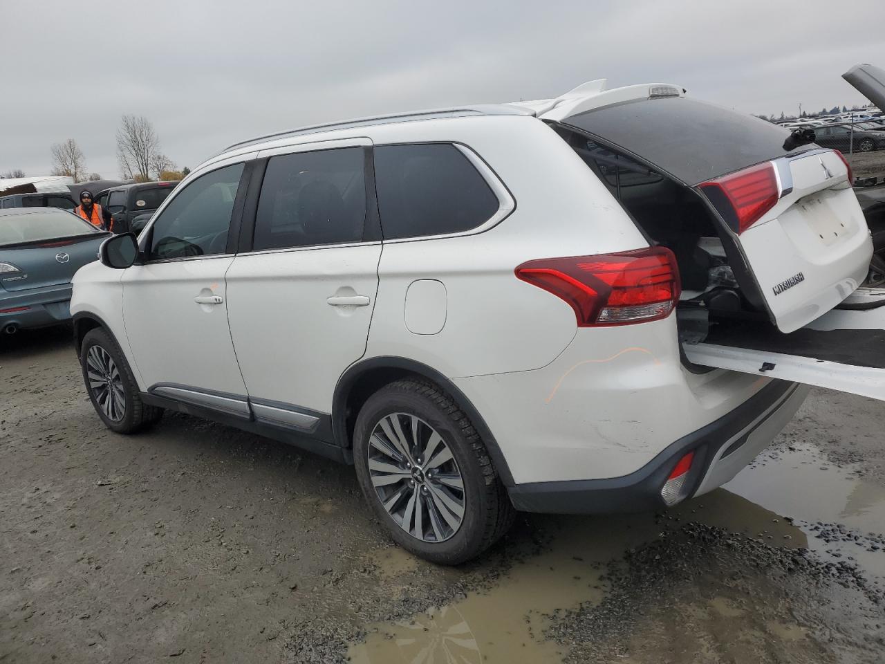 2019 Mitsubishi Outlander - Image 2