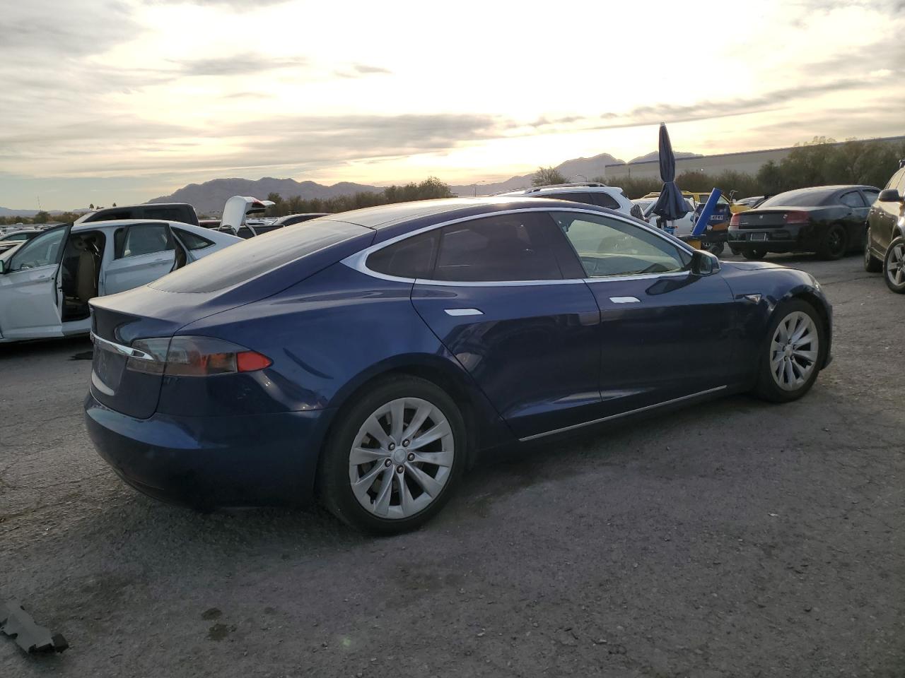 VIN 5YJSA1E20GF138428 2016 TESLA MODEL S no.3