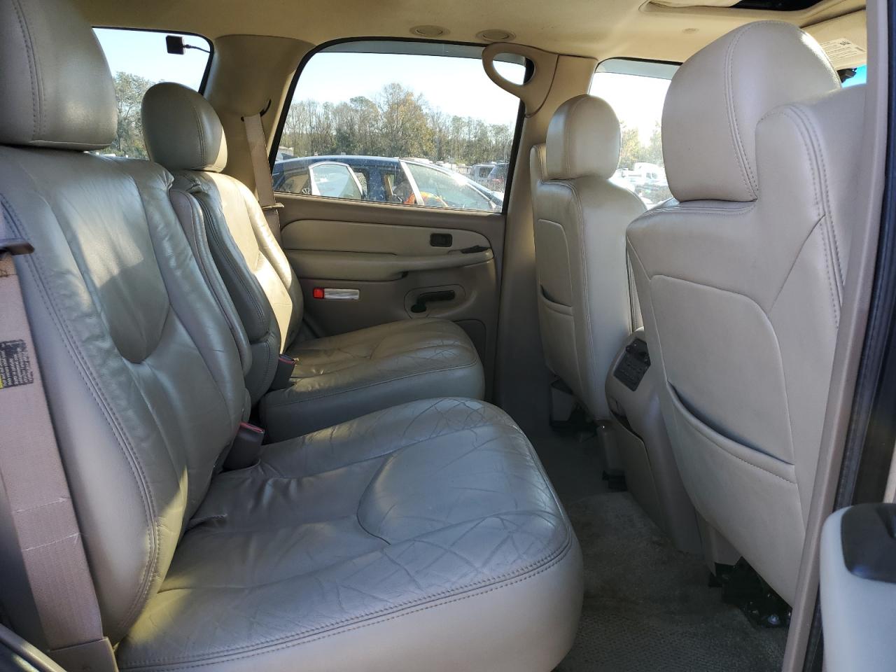 2003 Chevrolet Tahoe - Image 11