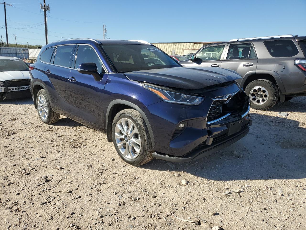 2022 Toyota Highlander - Image 4