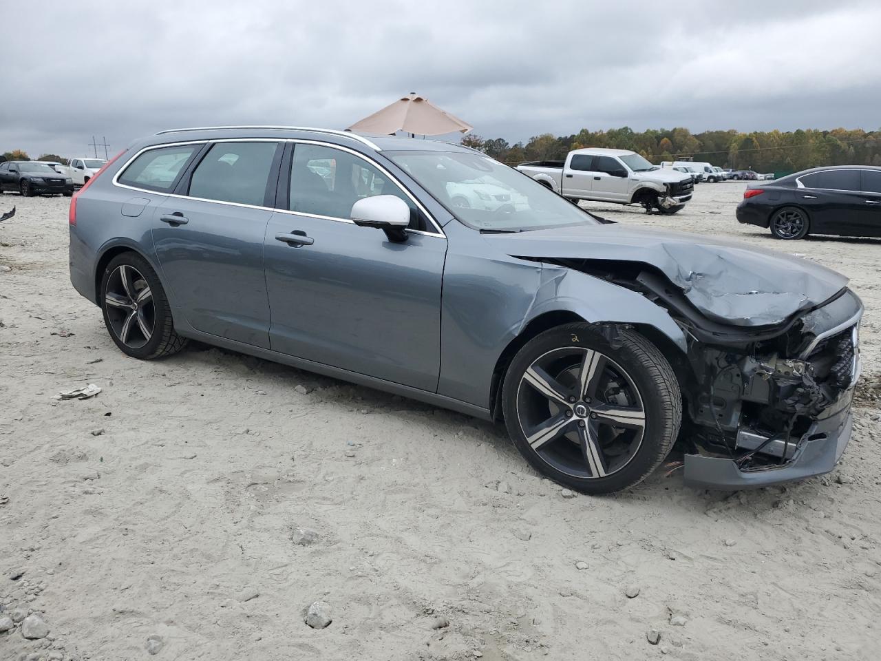 VIN YV1102GMXJ1047776 2018 VOLVO V90 no.4