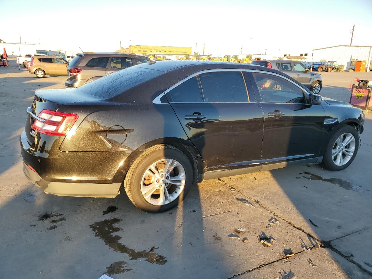 VIN 1FAHP2E83FG121586 2015 FORD TAURUS no.3