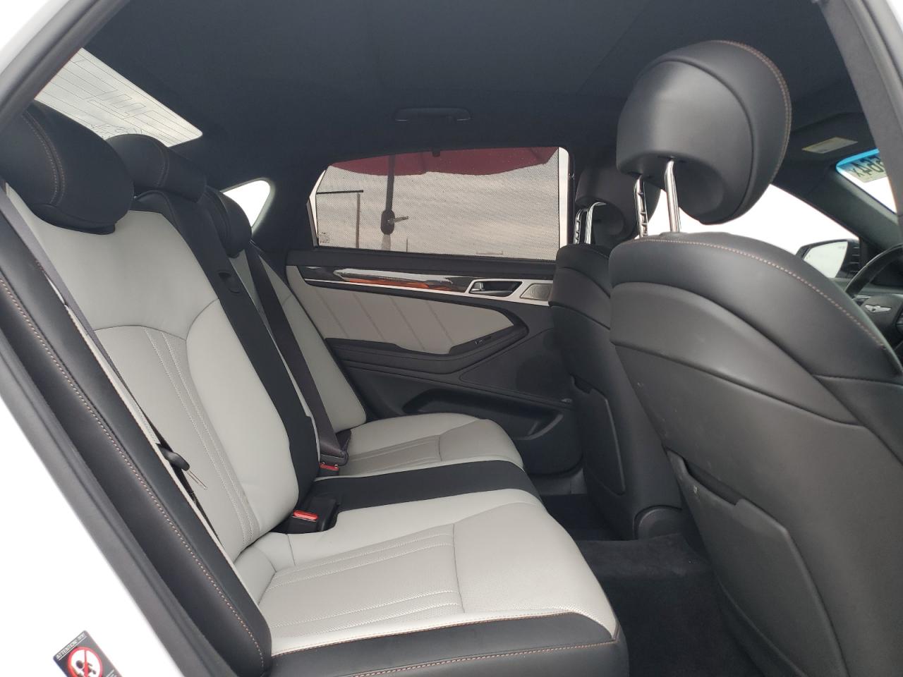 2019 Genesis G80 - Image 10