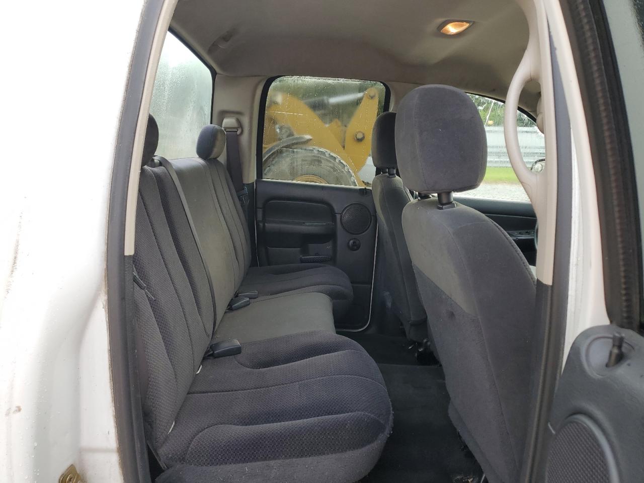 2004 Dodge RAM - Image 10