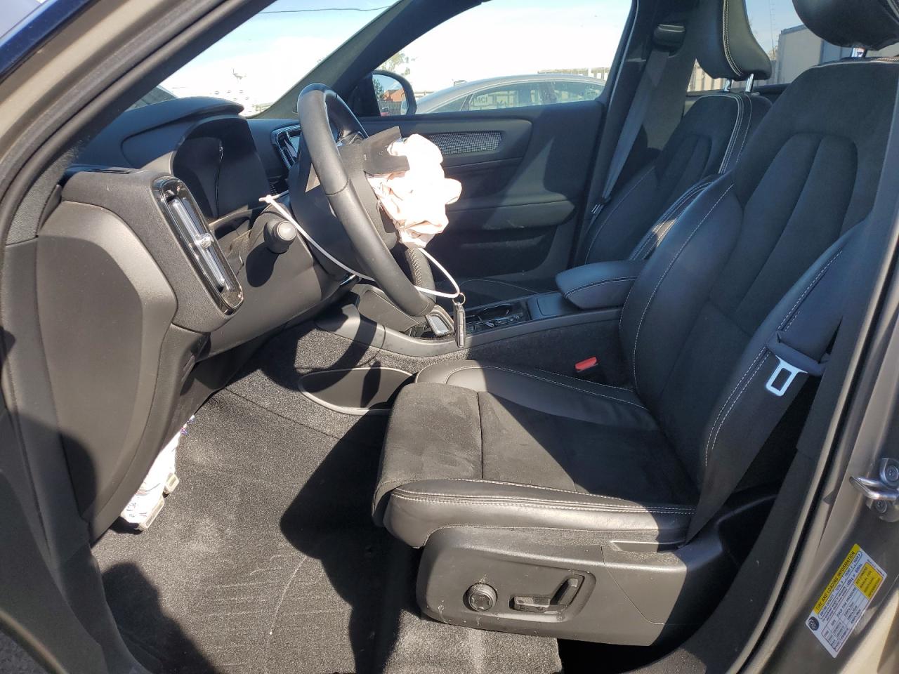 2022 Volvo Xc40 T5 R-Design VIN: YV4162UM4N2741725 Lot: 79957734