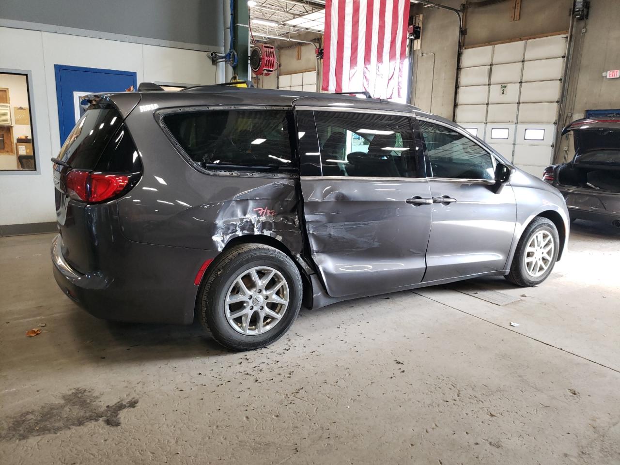 2021 Chrysler Voyager - Image 3