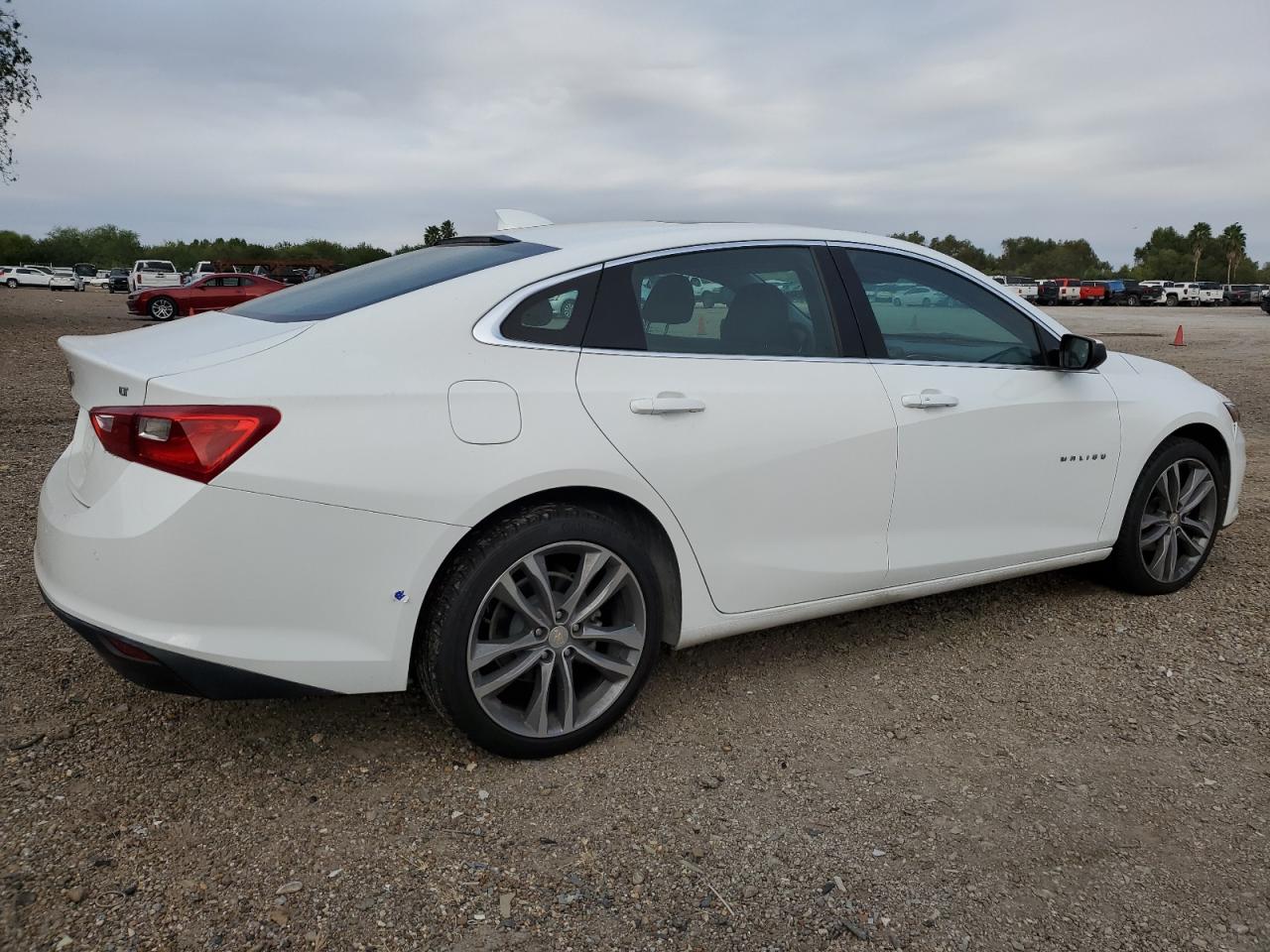 2023 Chevrolet Malibu - Image 3
