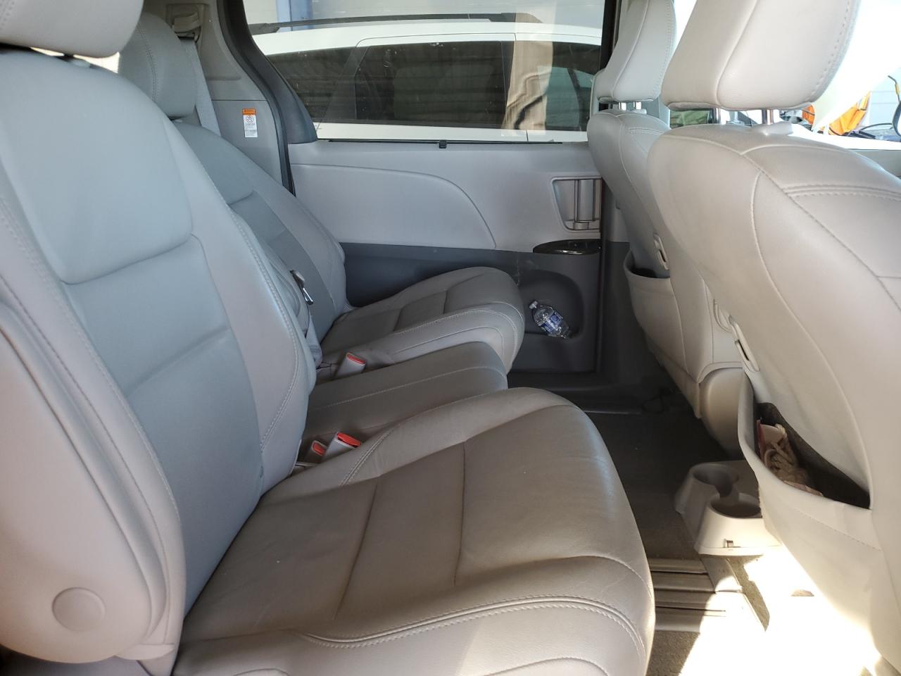 2018 Toyota Sienna - Image 11