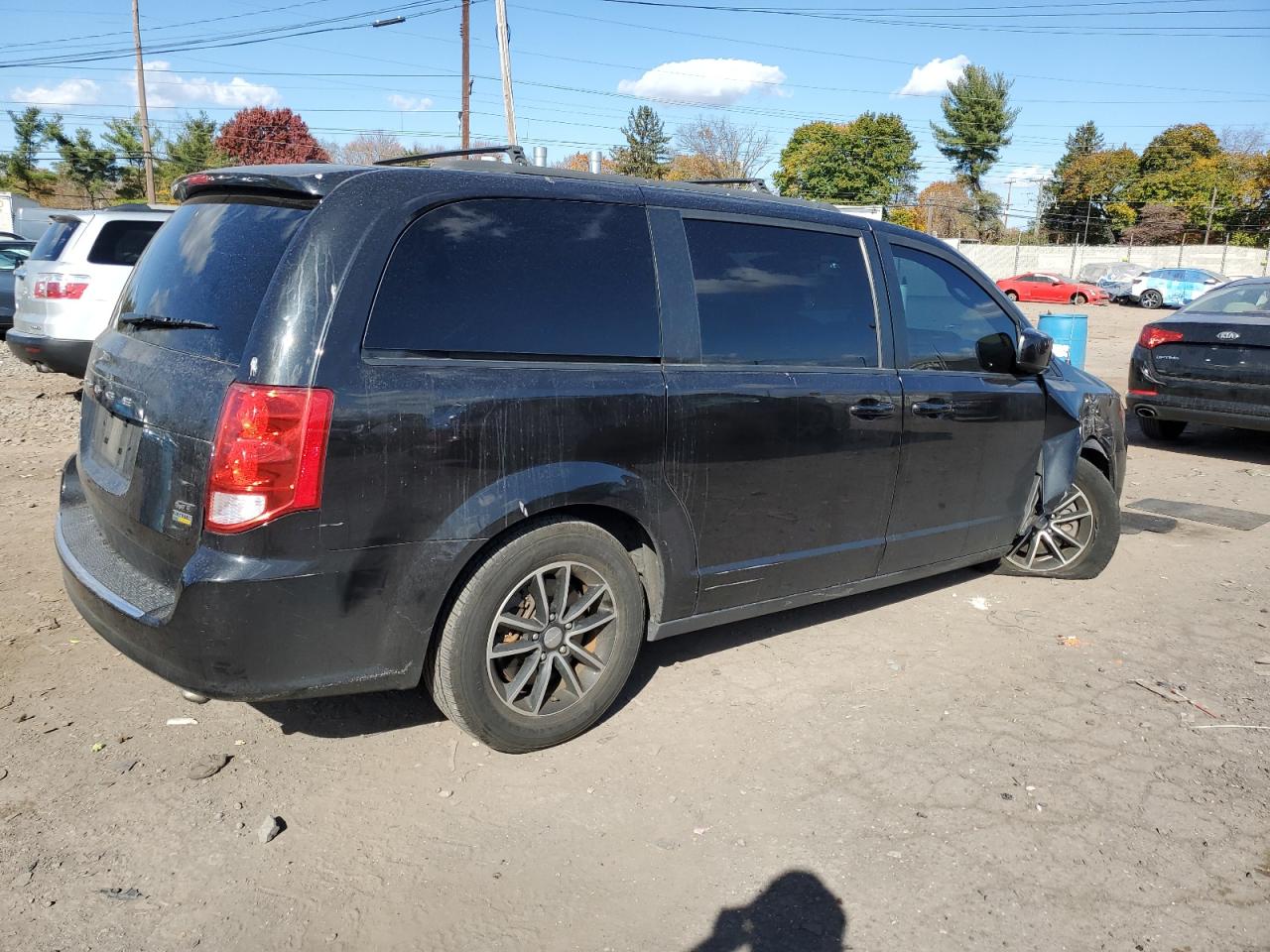 VIN 2C4RDGEGXJR282777 2018 DODGE CARAVAN no.3