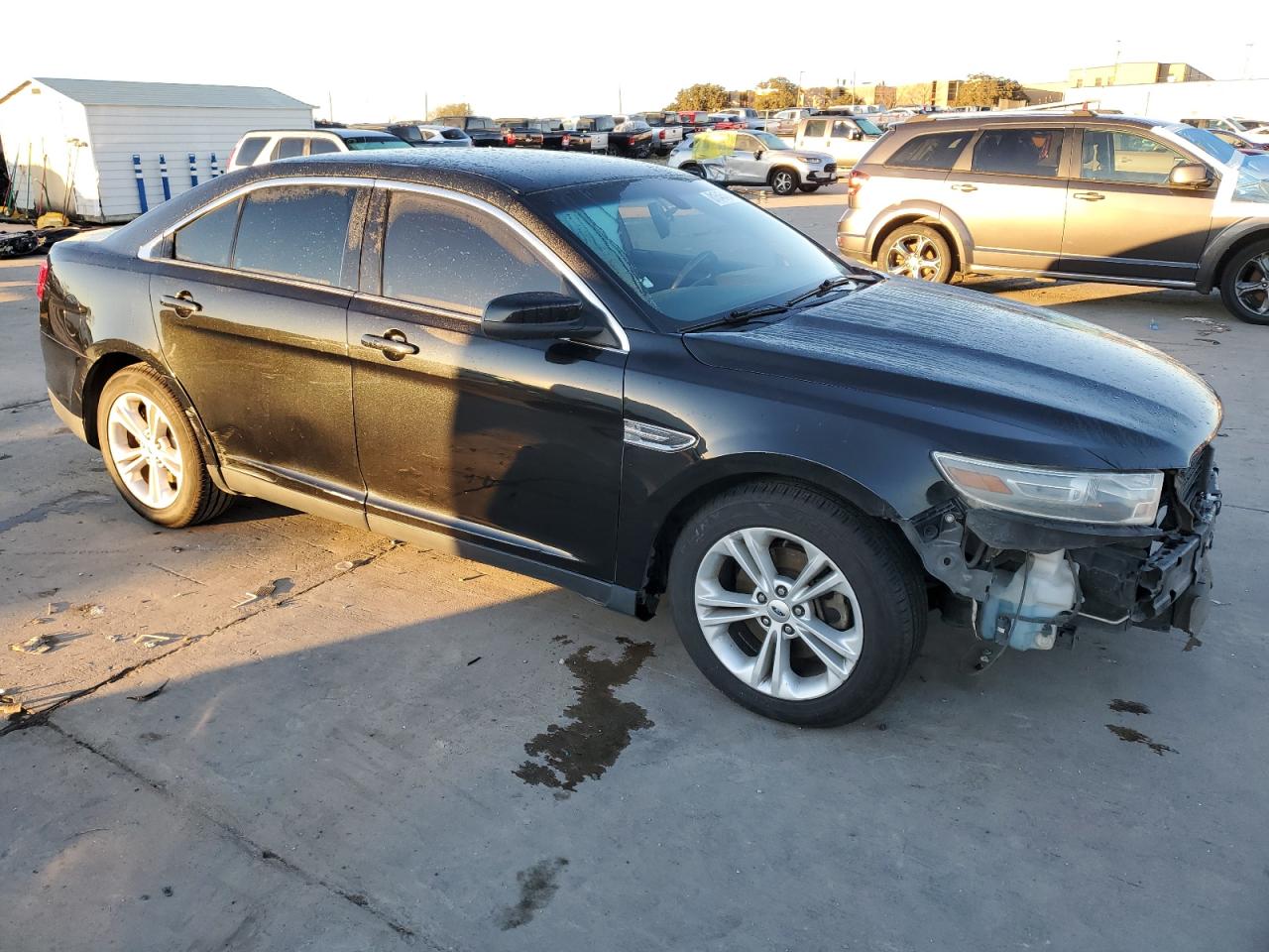 VIN 1FAHP2E83FG121586 2015 FORD TAURUS no.4