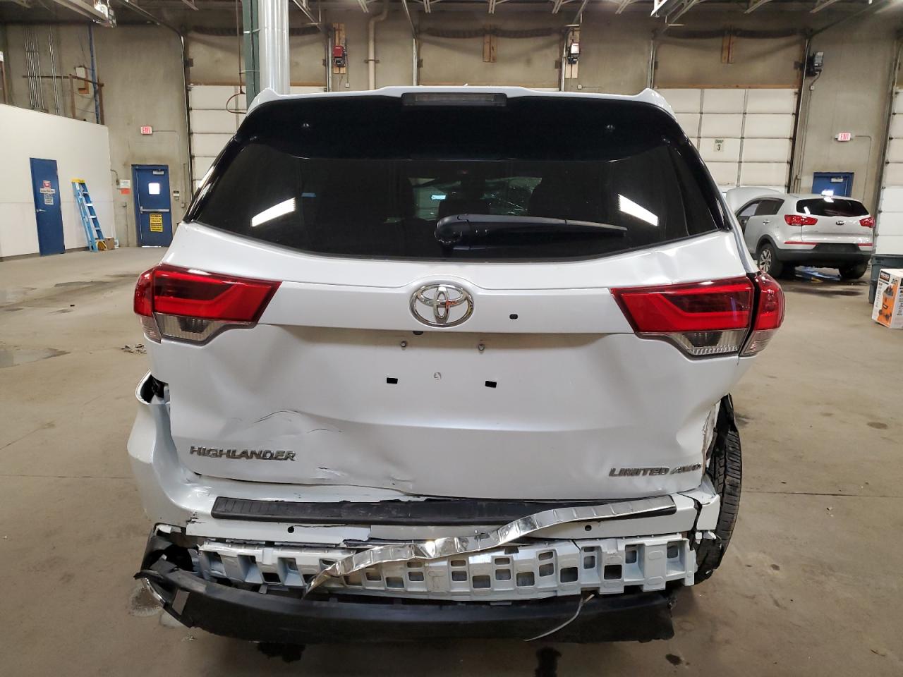 2019 Toyota Highlander - Image 6