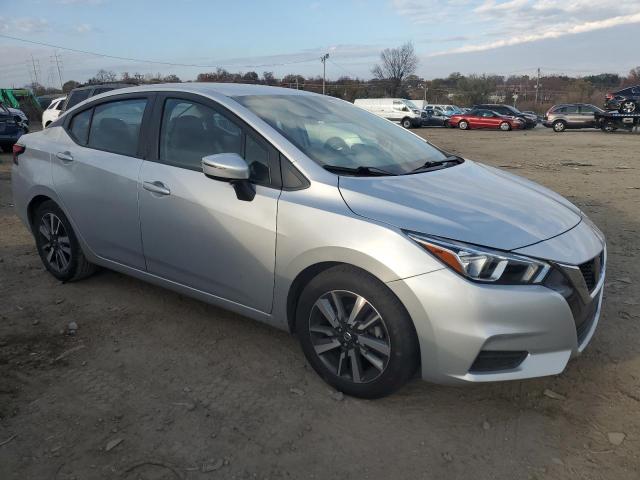  NISSAN VERSA 2021 Srebrny