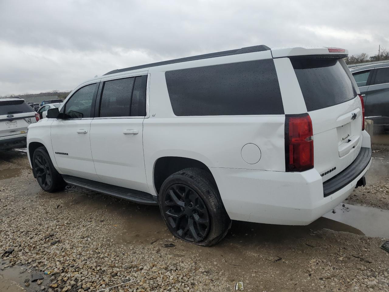 VIN 1GNSKHKC8GR186747 2016 CHEVROLET SUBURBAN no.2