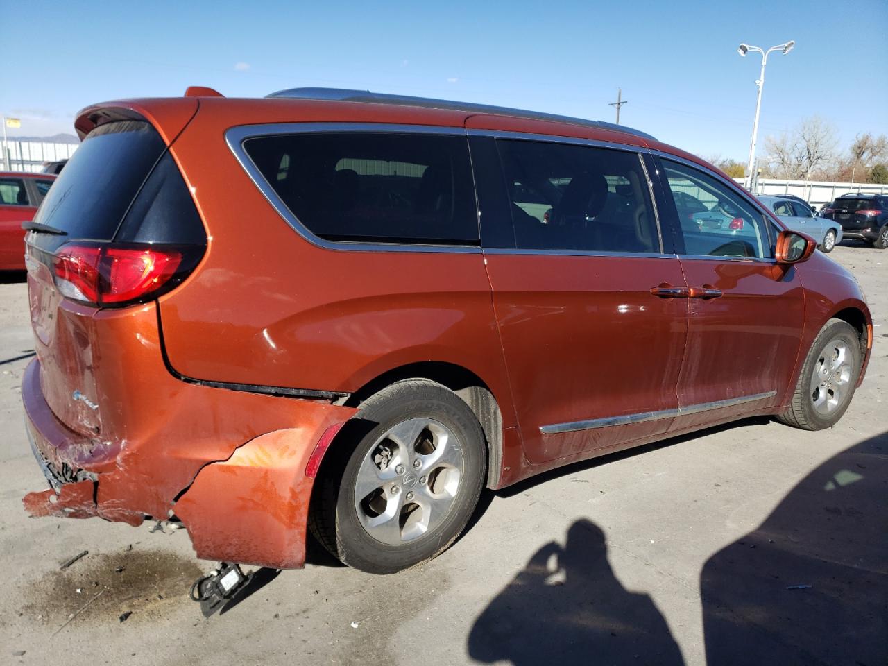 2018 Chrysler Pacifica - Image 3