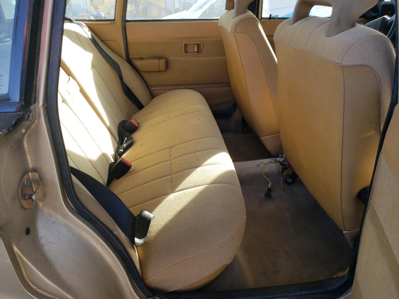 1992 Volvo 240 Base VIN: YV1AS8802N1472455 Lot: 81960484