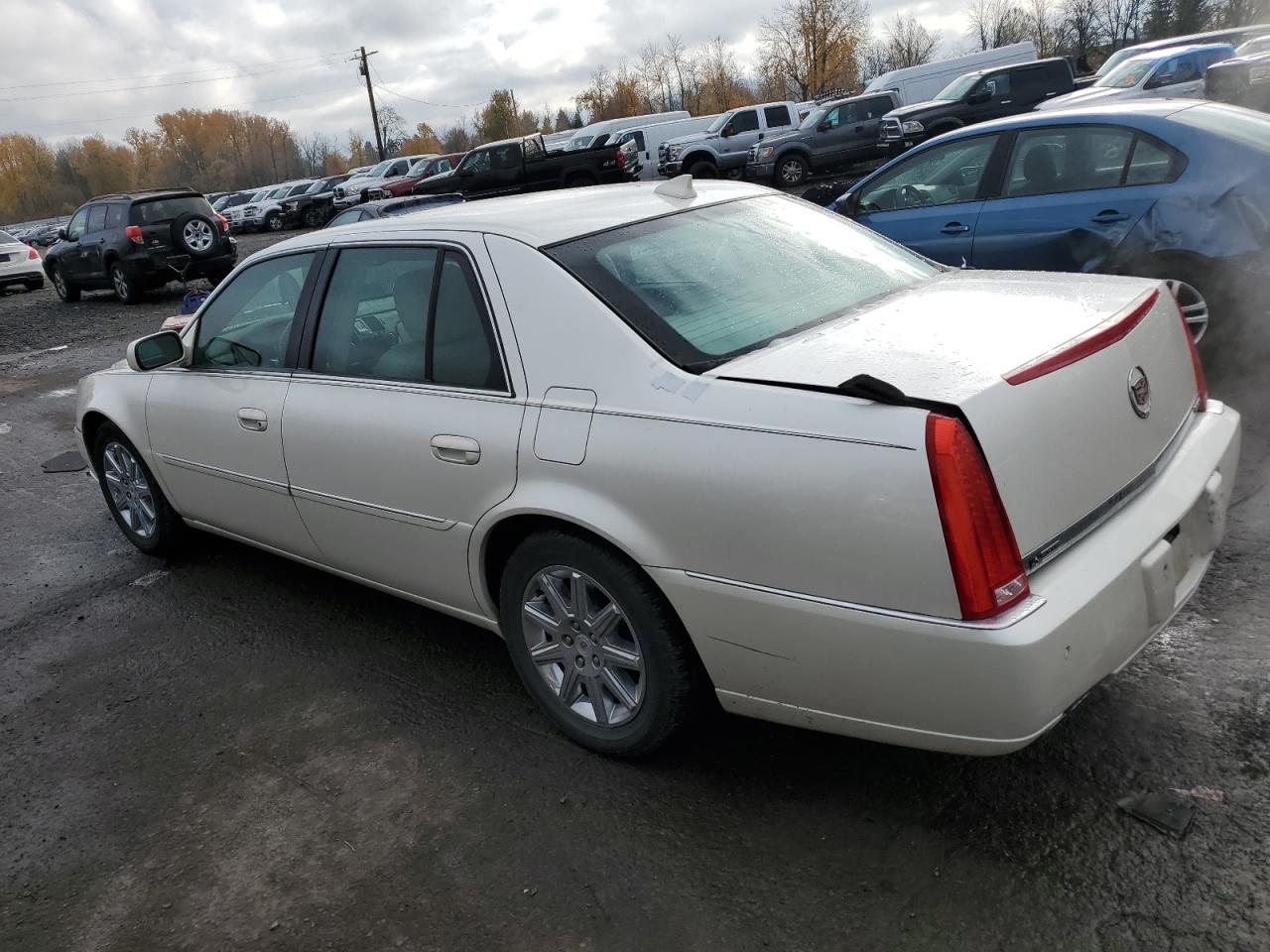 2010 Cadillac DTS - Image 2