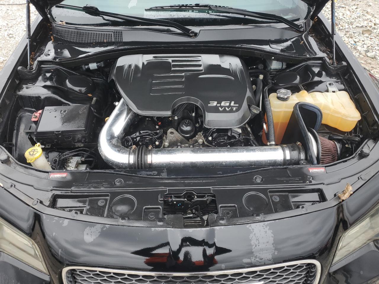 2016 Chrysler 300 - Image 11