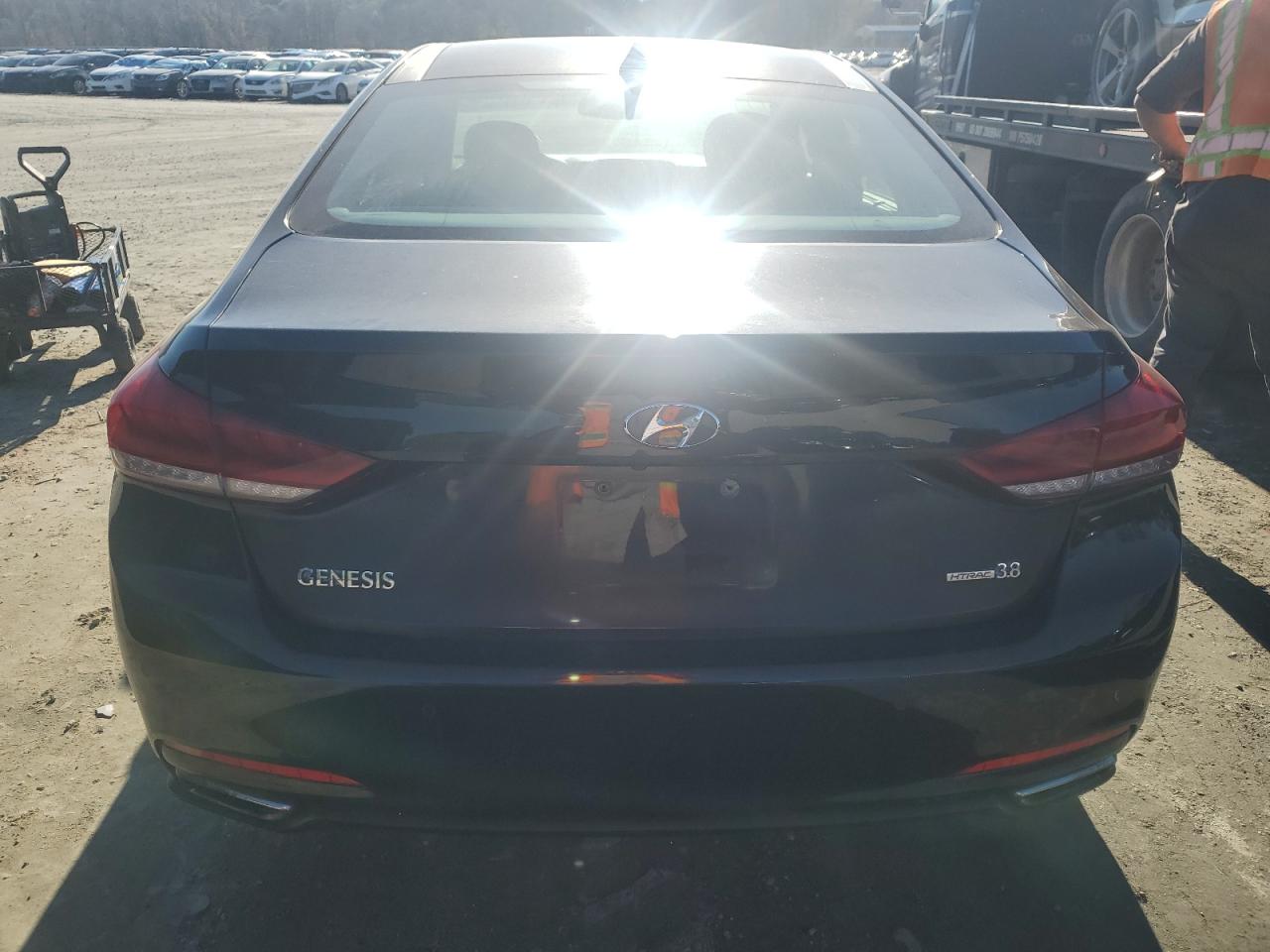 2015 Hyundai Genesis 3.8L VIN: KMHGN4JE6FU061013 Lot: 78980554