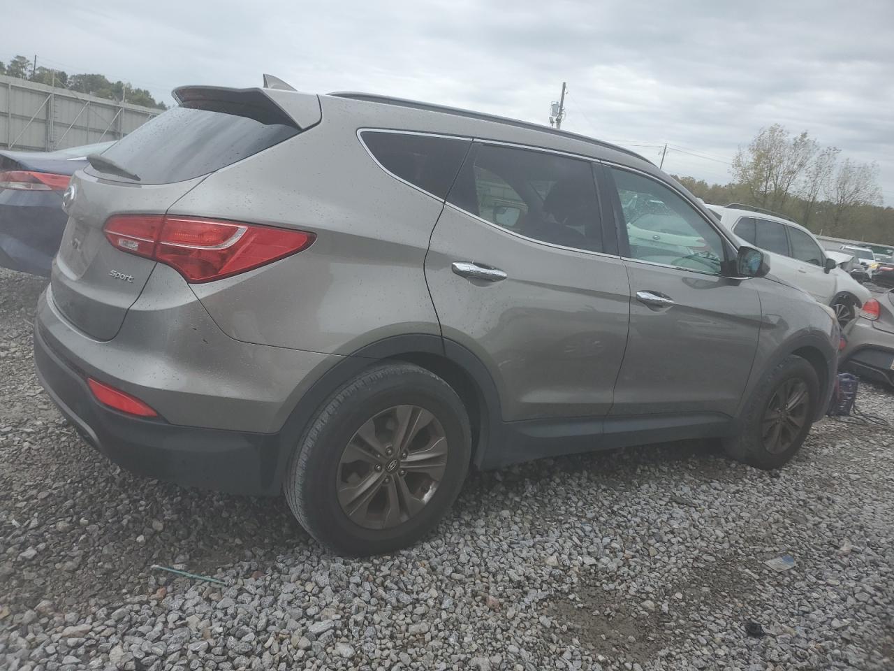 2015 Hyundai Santa Fe - Image 3