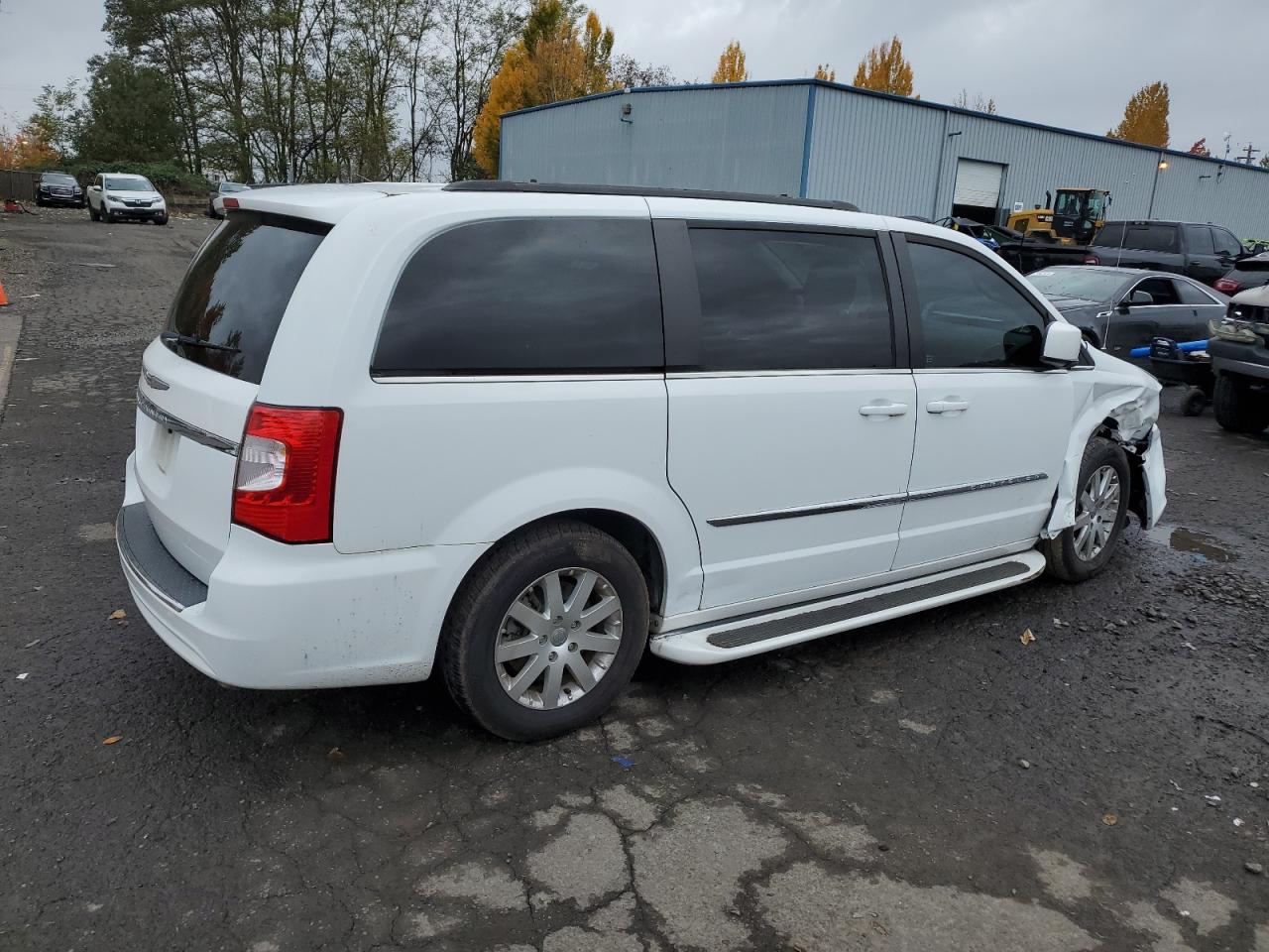 2016 Chrysler Town & Country - Image 3