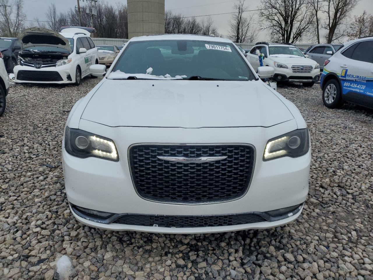 2016 Chrysler 300 - Image 5