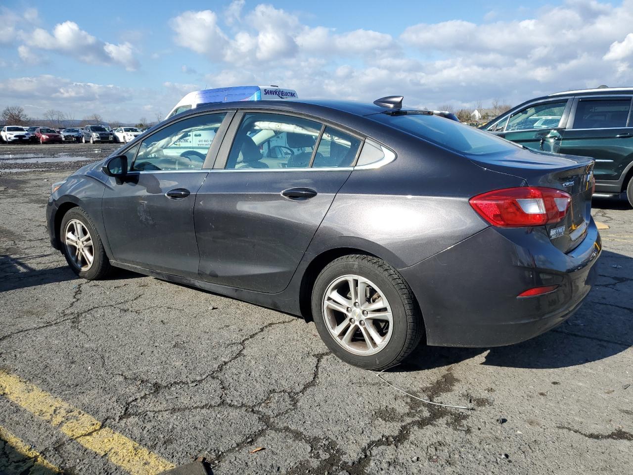 2017 Chevrolet Cruze - Image 2