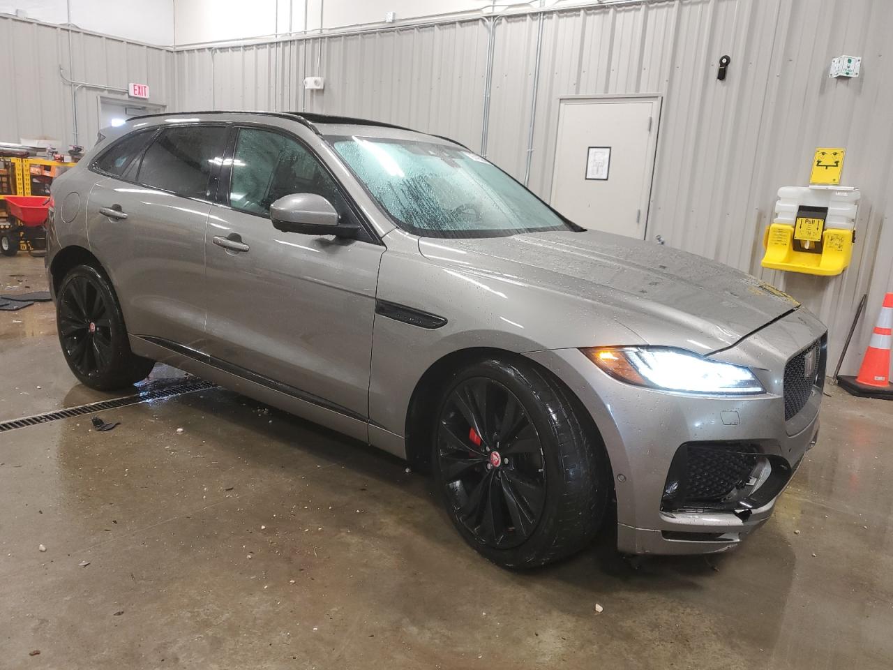 VIN SADCM2FV7JA290771 2018 JAGUAR F-PACE no.4