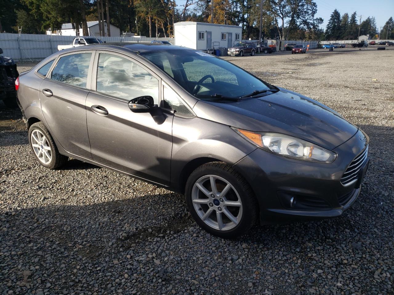 VIN 3FADP4BJ2GM158105 2016 FORD FIESTA no.4