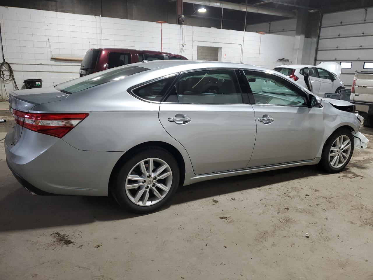 2015 Toyota Avalon - Image 3