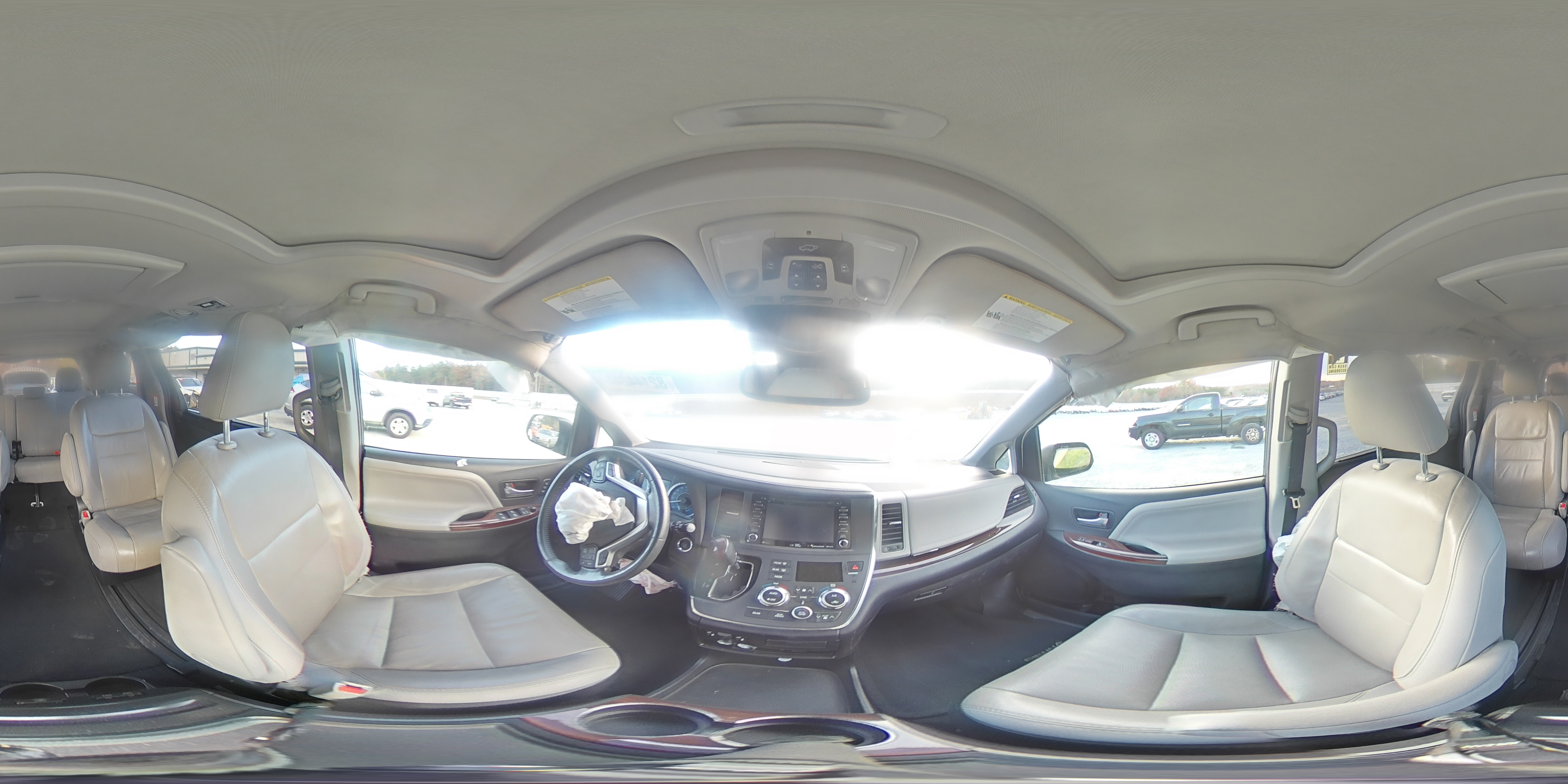 2018 Toyota Sienna - Image 14