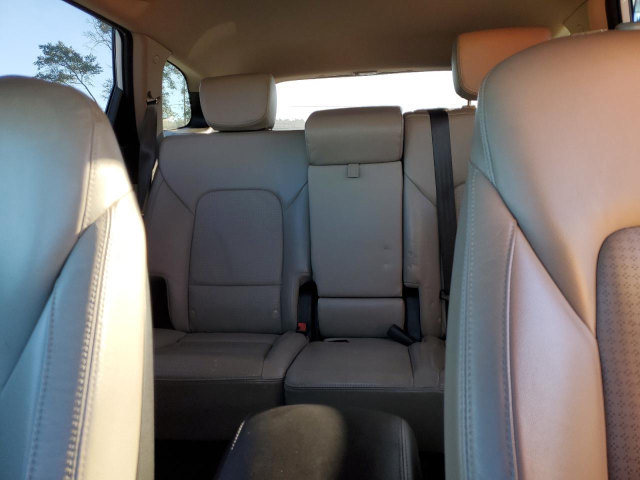 2013 Hyundai Santa Fe - Image 10