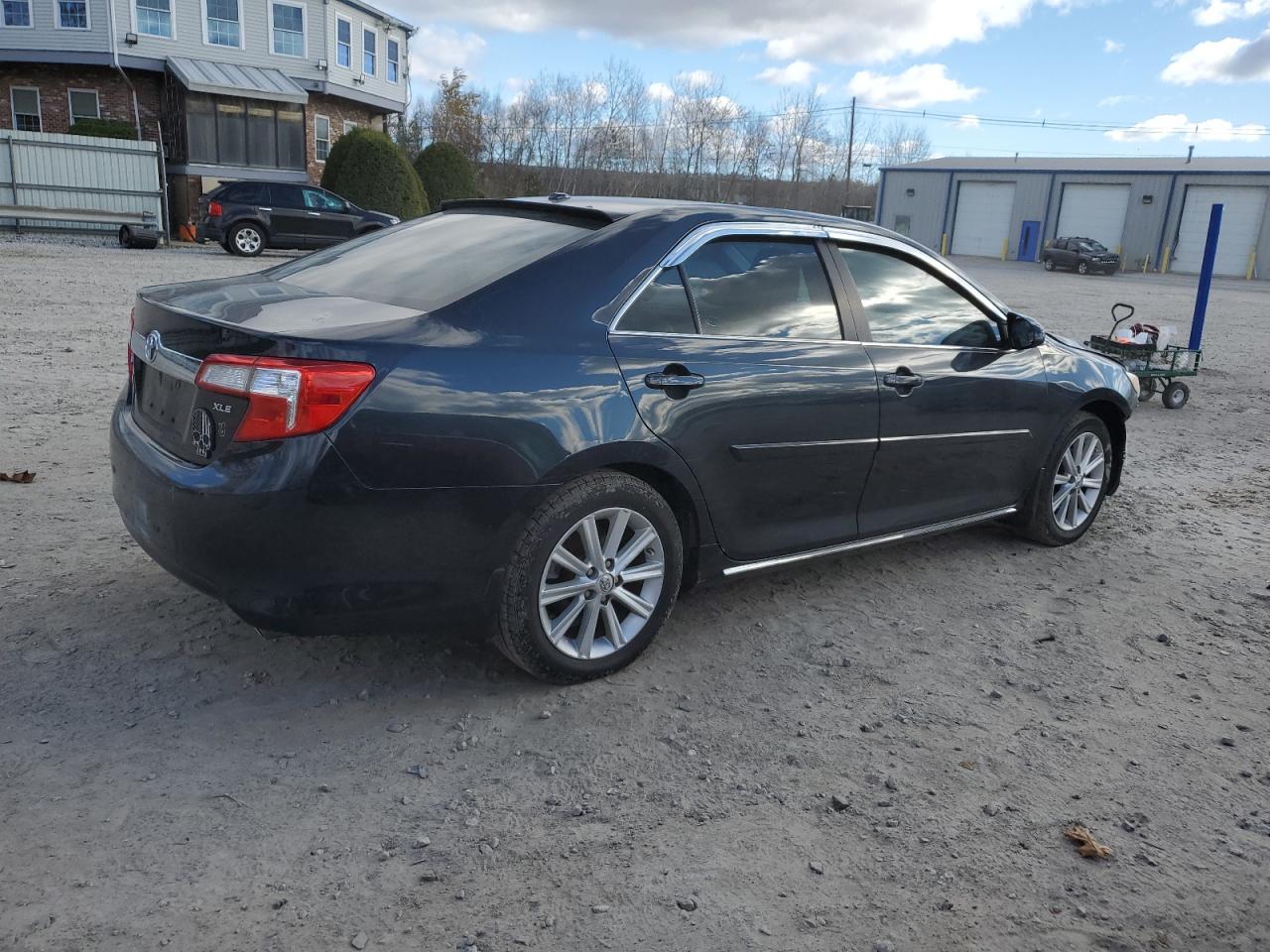 VIN 4T4BF1FK8ER402386 2014 TOYOTA CAMRY no.3