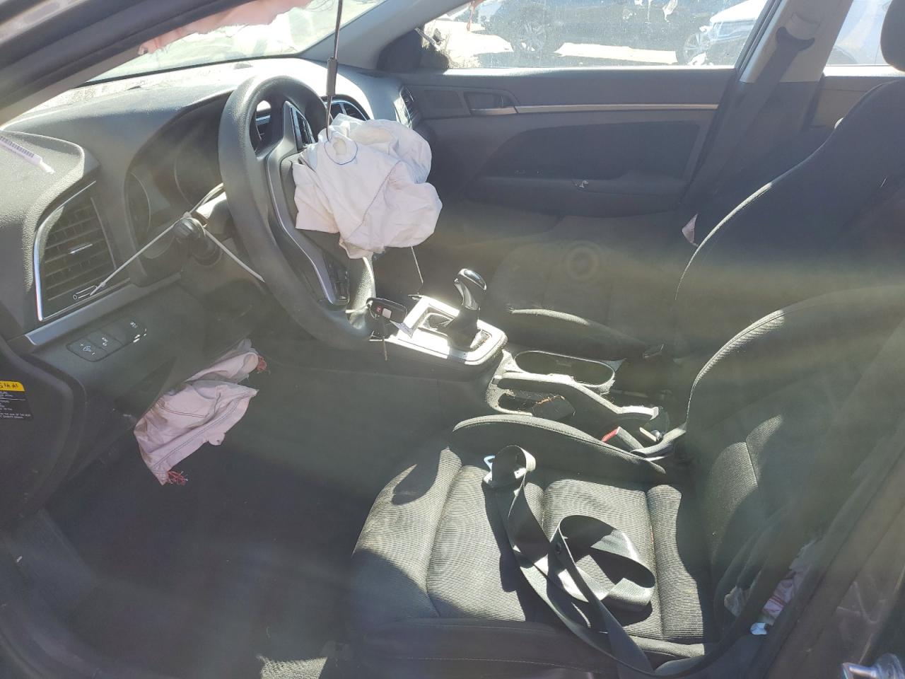 2018 Hyundai Elantra - Image 7