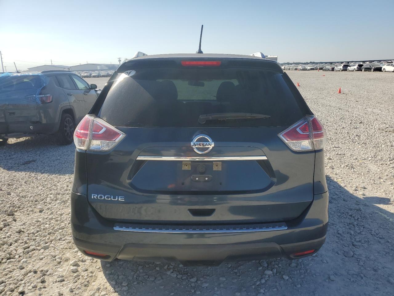 2016 Nissan Rogue S VIN: KNMAT2MT7GP644561 Lot: 81846324