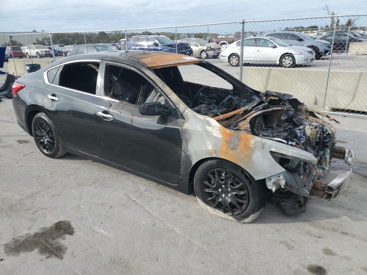 2017 Nissan Altima - Image 4