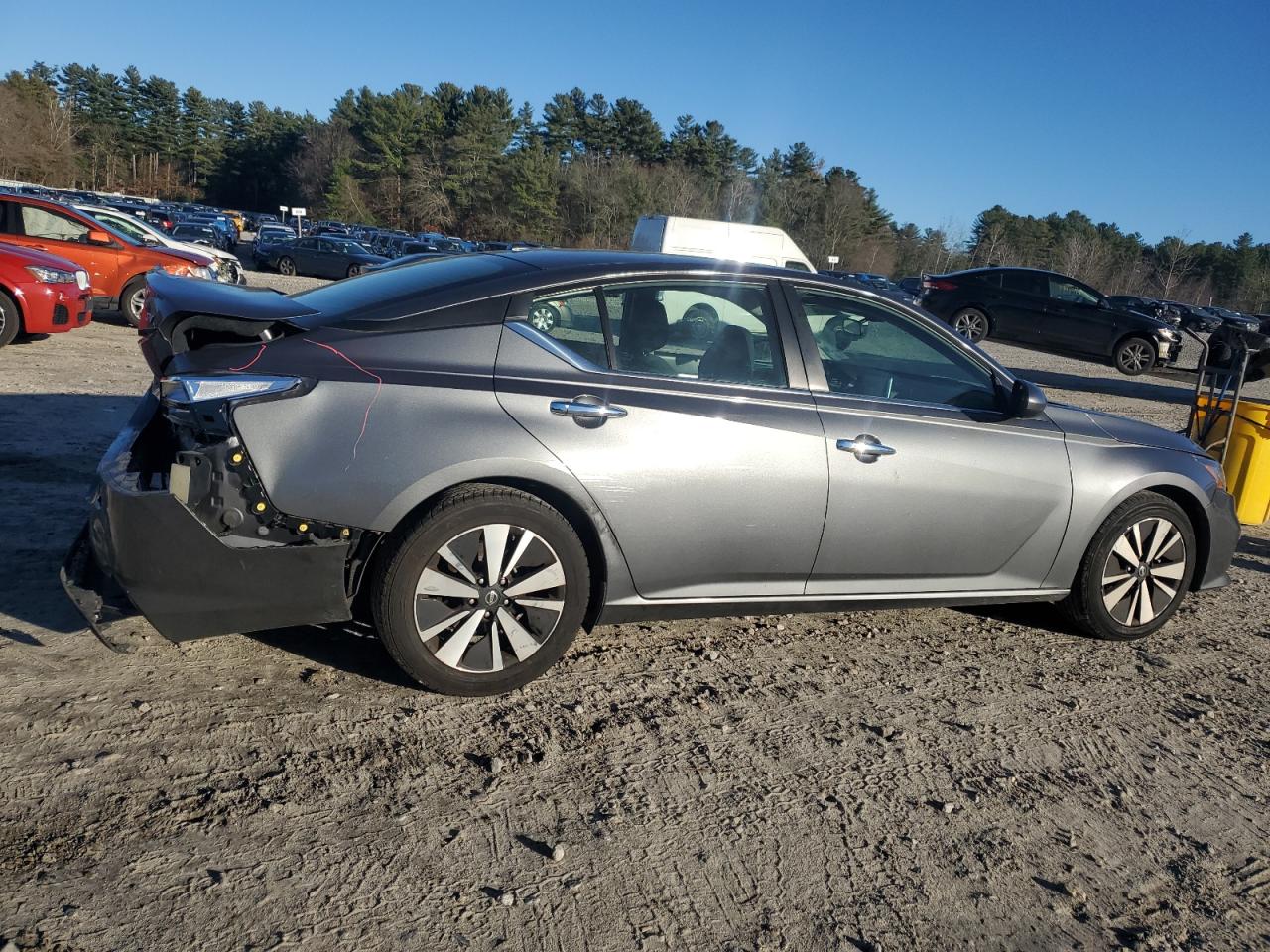 2021 Nissan Altima - Image 3