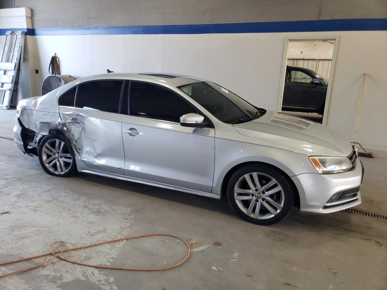 2015 Volkswagen Jetta - Image 4
